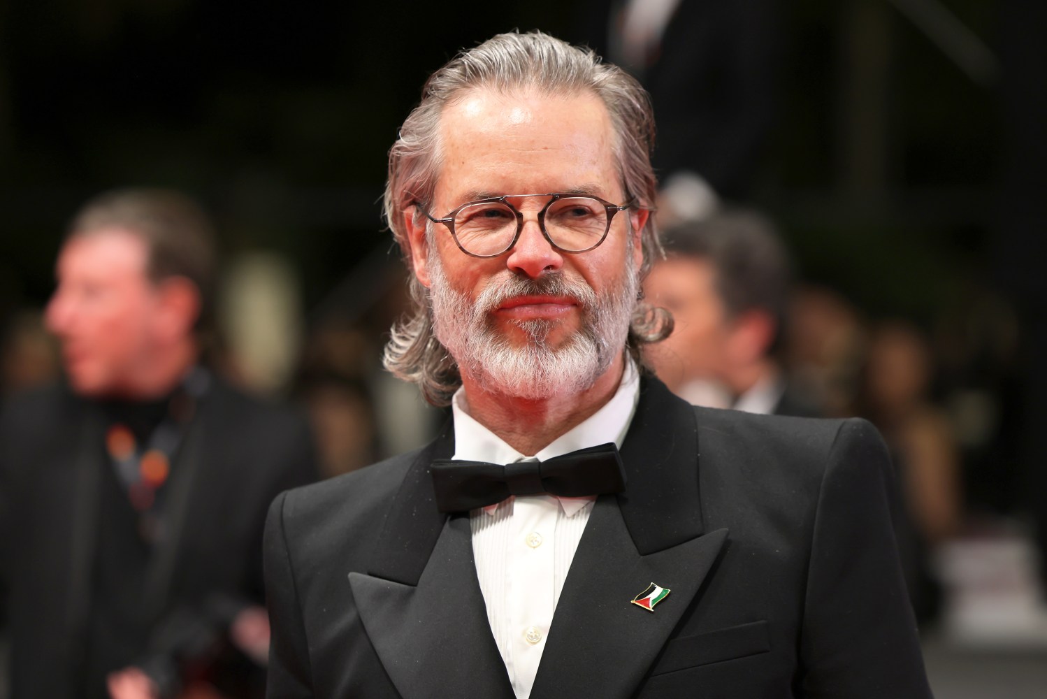 Vanity Fair France Apologizes After Guy Pearce’s Palestinian Flag Pin Edited Out of Cannes Portrait: We ‘Mistakenly Published a Modified Photo’