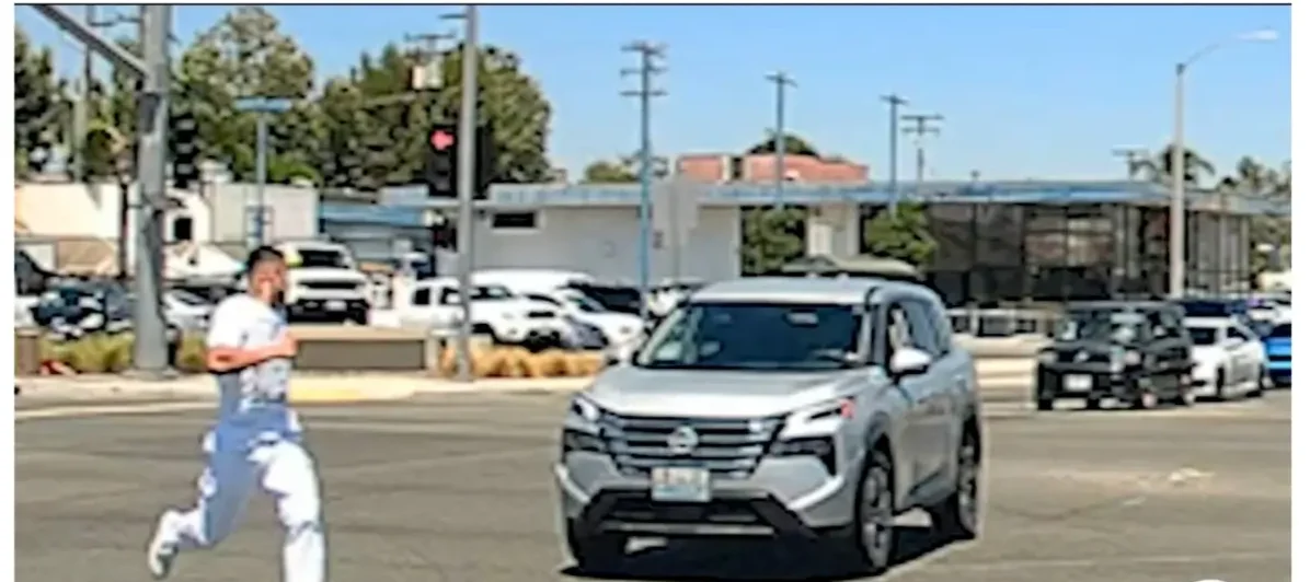 ‘Attempted Murder Over a Traffic Dispute?’: Shocking Video Captures Escalating Road Rage Fight Ending with California Man Stabbing Another Driver In the Middle of the Road