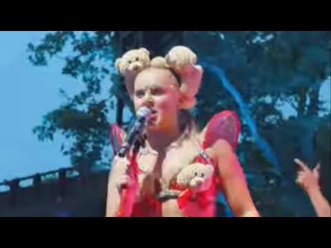 JoJo Siwa CURSES OUT Crowd for BOOING Her