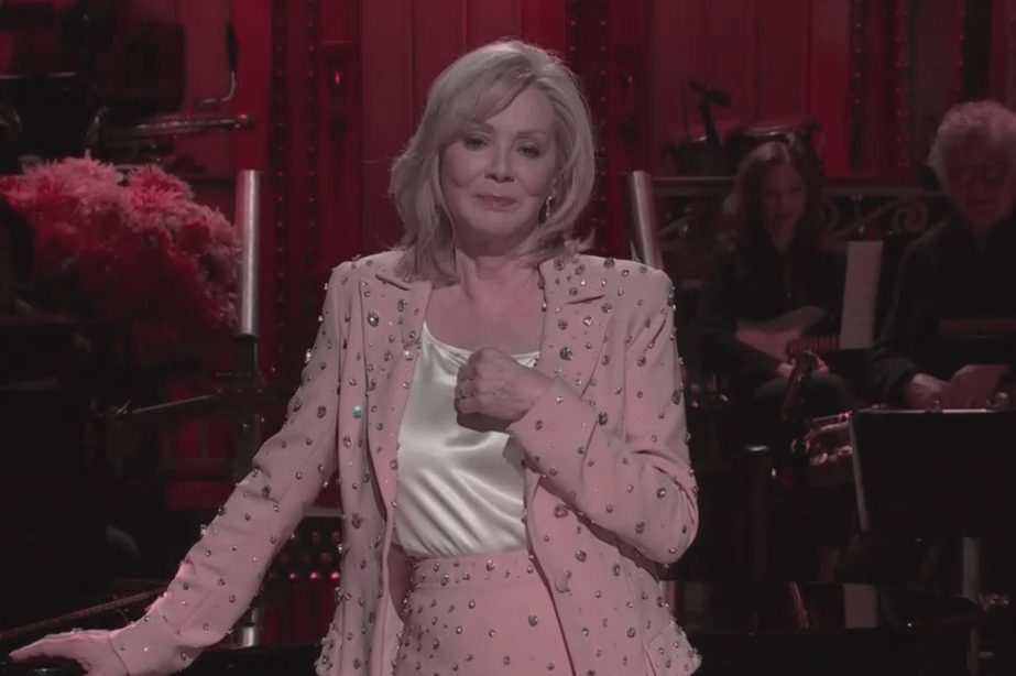 Jean Smart Sings, Jokes About Eric Adams and Declares ‘Lesbians Are Obsessed With Me’ in ‘SNL’ Monologue