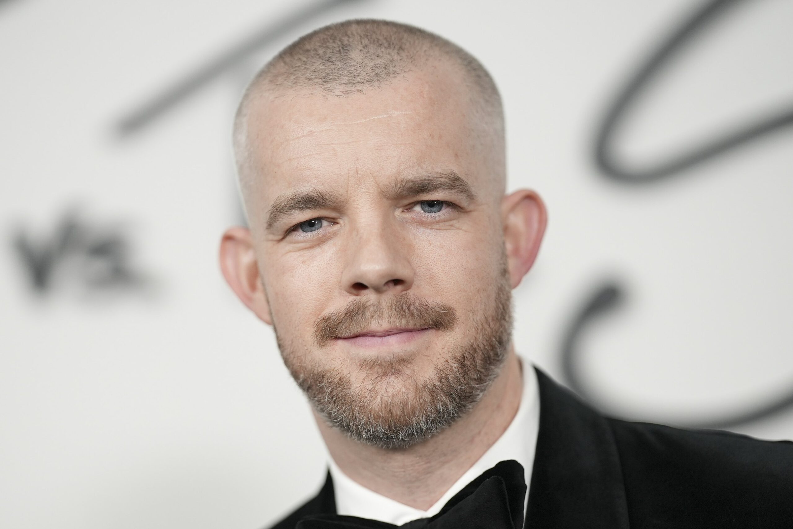 Russell Tovey Says ‘Plainclothes’ Co-Star Tom Blyth ‘Is Full of Stardust’ and Teases ‘Doctor Who’ Spin-Off ‘The War Between the Land and the Sea’ Feels ‘Like an Indie Film’